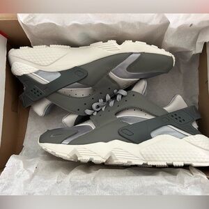 Nike Air Huarache Shoe Size 12